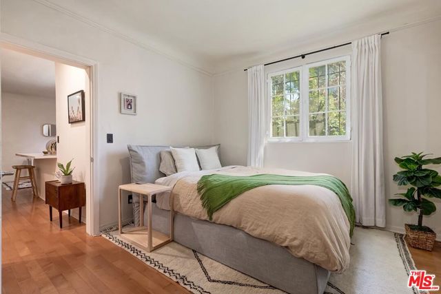 1345 N Hayworth Avenue, West Hollywood CA: https://media.crmls.org/mediaz/3c68124e-aa04-4995-819a-aa75d46d6d71.jpg