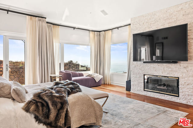 1821 Chastain, Pacific Palisades CA: https://media.crmls.org/mediaz/3c68188c-ef13-45b7-81b7-7a4b68fa3487.jpg