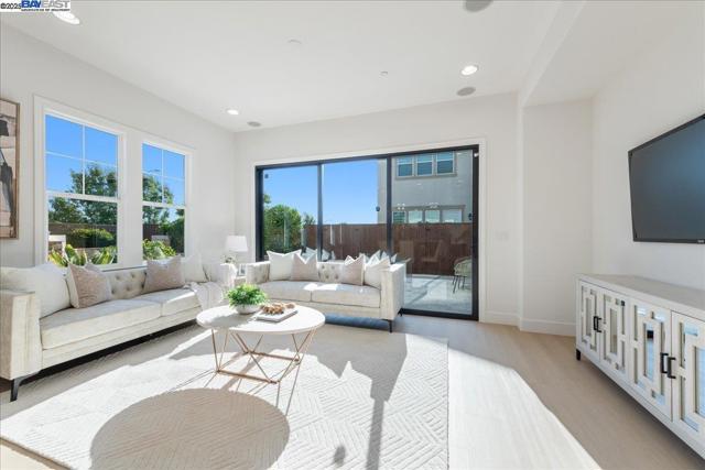 4206 Sunset View Dr, Dublin CA: https://media.crmls.org/mediaz/3c6853ca-308f-4378-8d56-0bd11c3d2ad6.jpg