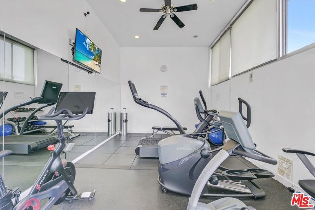 999 N Doheny Drive, West Hollywood CA: https://media.crmls.org/mediaz/3c686605-f63b-46e9-b312-93d4ba918e5c.jpg