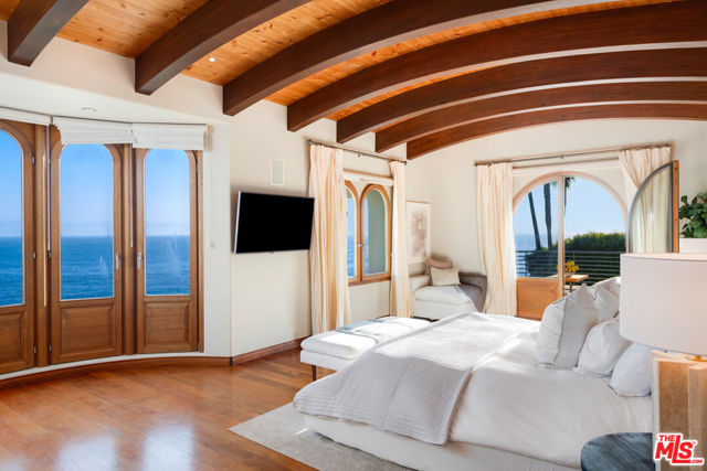 32804 Pacific Coast Highway, Malibu CA: https://media.crmls.org/mediaz/3c688897-d7c2-4776-a690-5884d129c0c5.jpg