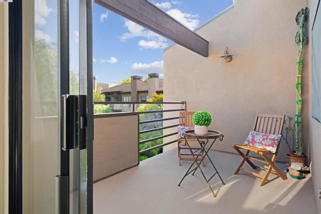 39219 Guardino Dr, Fremont CA: https://media.crmls.org/mediaz/3c6962b2-5bce-4c8e-9c36-e313a409c3c0.jpg