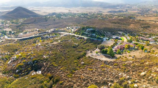 87 Presilla Dr, Jamul CA: https://media.crmls.org/mediaz/3c6993f3-1be6-4ed5-b7c3-5dd567309c26.jpg