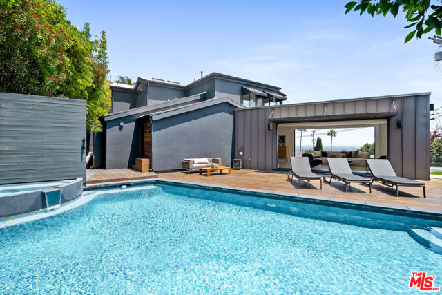 8021 Floral Avenue, Los Angeles CA: https://media.crmls.org/mediaz/3c69bd38-1b1c-4157-b0a4-4fc936423450.jpg
