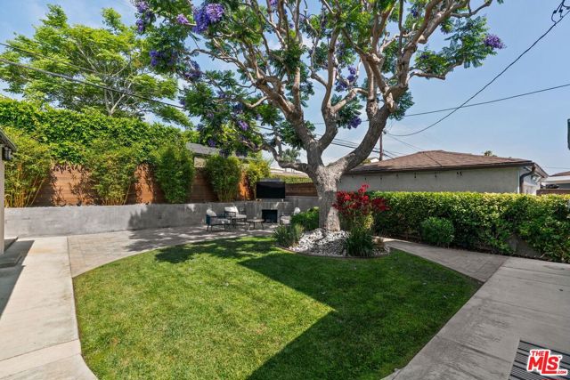 8107 Yorktown Avenue, Los Angeles CA: https://media.crmls.org/mediaz/3c69c496-c195-4a1d-b649-65b2b68af5ea.jpg