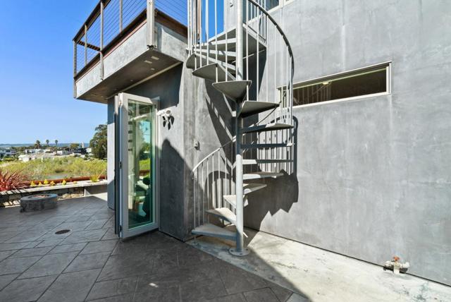 2974 E Cliff Drive, Santa Cruz CA: https://media.crmls.org/mediaz/3c69dc21-43e1-43ce-bcc2-2cbaf46a9c1e.jpg