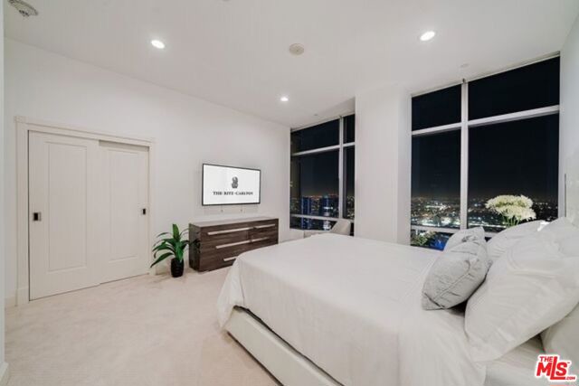 900 W Olympic Boulevard, Los Angeles CA: https://media.crmls.org/mediaz/3c6ab44d-2fc2-4423-81ac-6670d77c8147.jpg