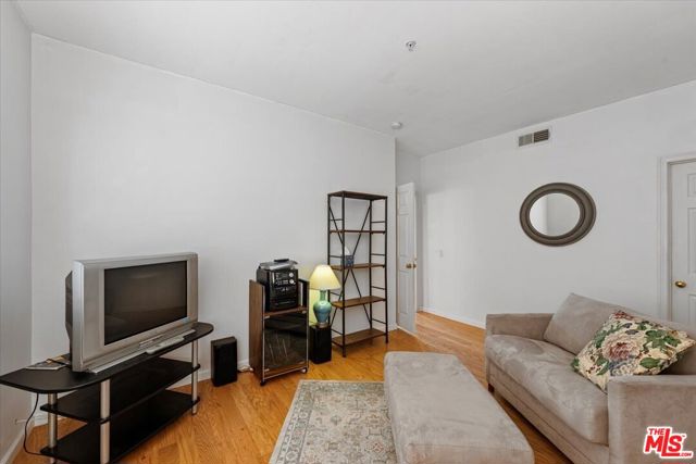 1342 N Sierra Bonita Avenue, West Hollywood CA: https://media.crmls.org/mediaz/3c6af35b-7b87-48d8-93f8-3ae438e0b62c.jpg