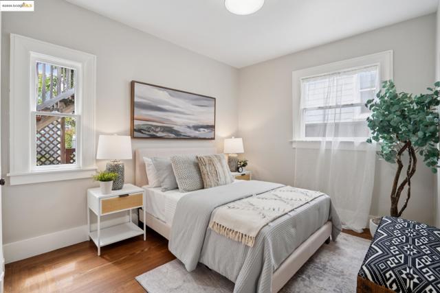 1042 Santa Clara Ave, Alameda CA: https://media.crmls.org/mediaz/3c6b0352-9341-46f8-af4e-e4307c330557.jpg