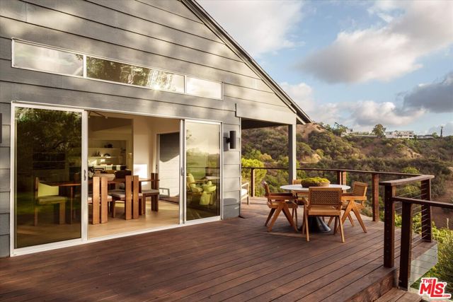 7420 Cervantes Place, Los Angeles CA: https://media.crmls.org/mediaz/3c6bd226-0182-4f09-b93f-16b2c9164254.jpg