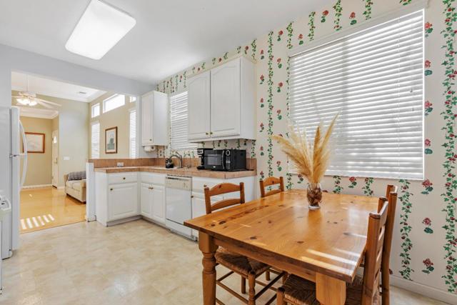 197 Summerset Drive, Brentwood CA: https://media.crmls.org/mediaz/3c6bd876-9cdd-4bf4-a459-c7ccb37961e1.jpg