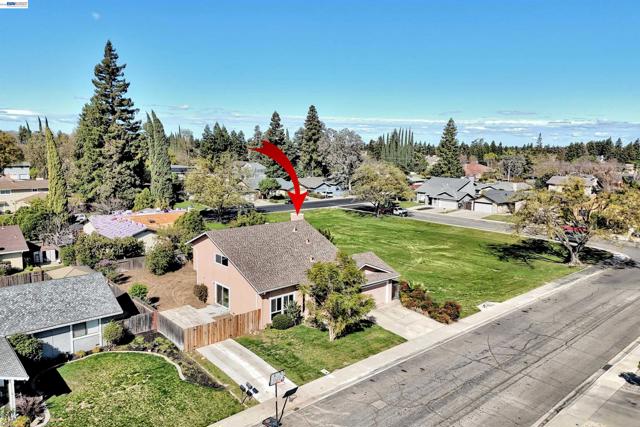 1425 Forest Dr, Turlock CA: https://media.crmls.org/mediaz/3c6c905b-0d43-4b71-866b-5dba9b9fd542.jpg