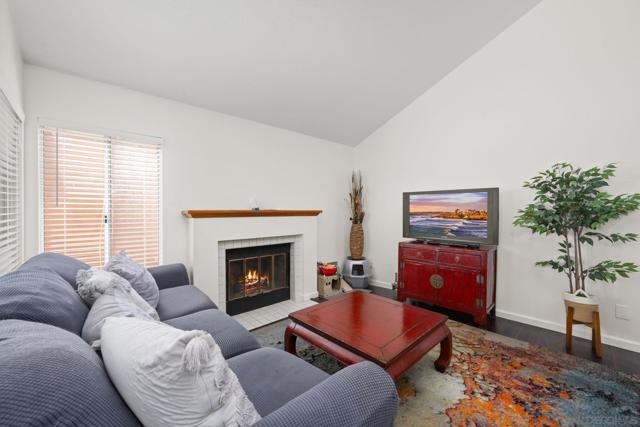 1709 Doral Gln, Escondido CA: https://media.crmls.org/mediaz/3c6cda87-8418-4f2d-ba57-441e3f56ce38.jpg