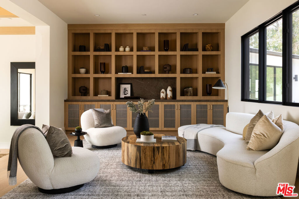 MLS #25620923 image #1