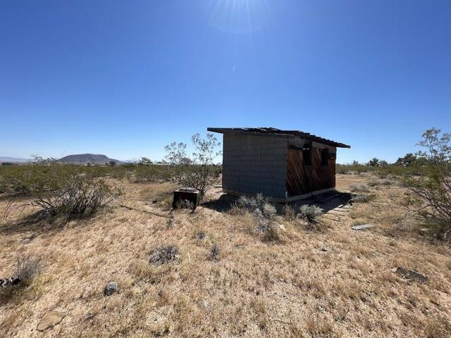 216 Jesse Road, Landers CA: https://media.crmls.org/mediaz/3c6f1cb6-fb2e-4ab5-b902-01590ebf34e8.jpg