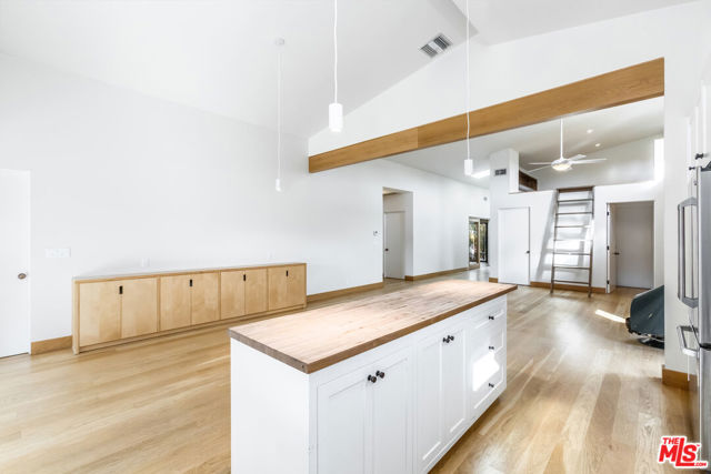 4229 Elmer Avenue, North Hollywood CA: https://media.crmls.org/mediaz/3c6fa520-f667-4e15-8e48-012066ea2c83.jpg