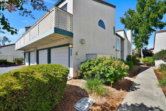 4374 Valley Ave, Pleasanton CA: https://media.crmls.org/mediaz/3c70045d-bfc1-4580-a3bf-cdd4f5423e0d.jpg