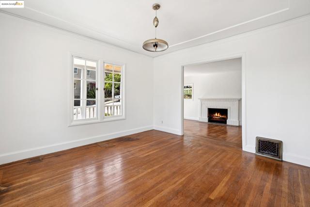 84 Portsmouth Rd, Piedmont CA: https://media.crmls.org/mediaz/3c714a0a-6657-4641-957a-674b9f67d26d.jpg