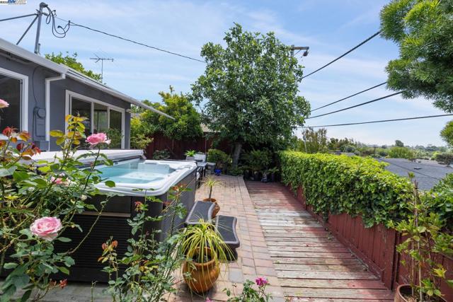 30113 Treeview St, Hayward CA: https://media.crmls.org/mediaz/3c71b7cf-7585-46ce-ad25-42b845d6ee68.jpg