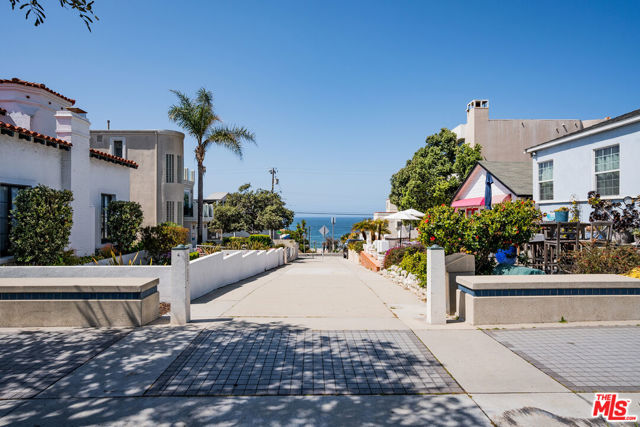 325 10th Street, Manhattan Beach, California 90266, ,Residential Income,Sold,10th,23294569