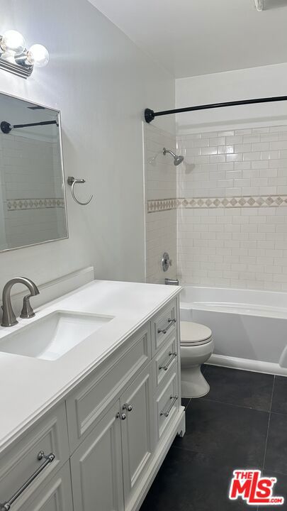 10205 Summertime Lane, Culver City CA: https://media.crmls.org/mediaz/3c724f76-eeb5-4807-b759-d66d662ed743.jpg