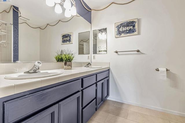639 Eaker Ct, Antioch CA: https://media.crmls.org/mediaz/3c72e06f-c331-41f5-bace-cb6f892c7f2e.jpg