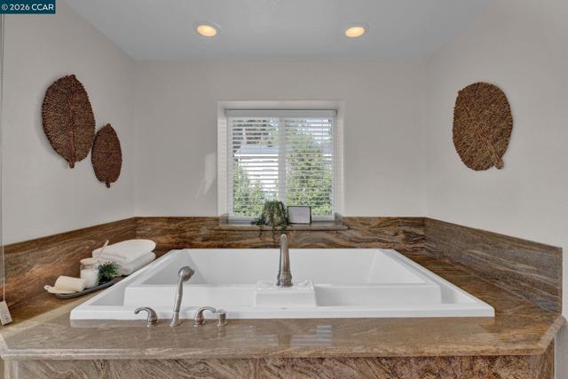 Image 33 of 53 For 367 Mt Washington Way