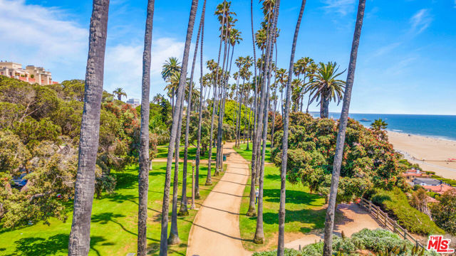 502 San Vicente Boulevard, Santa Monica CA: https://media.crmls.org/mediaz/3c72fcf4-4be4-4c8b-8184-5e99eabf9104.jpg