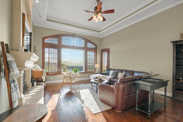 2380 Sunflower Circle, Gilroy CA: https://media.crmls.org/mediaz/3c73bcdb-8e9e-4d1e-a741-7692cbee8a16.jpg