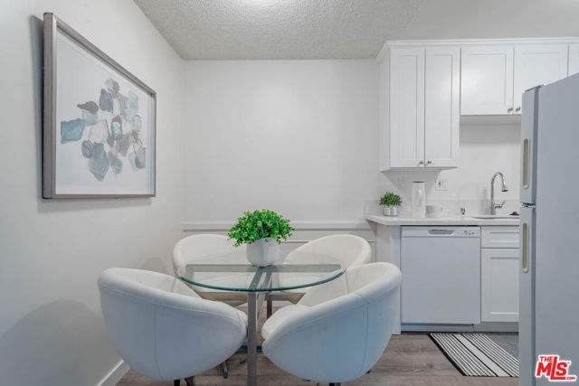 1833 N NORMANDIE Avenue, Los Angeles CA: https://media.crmls.org/mediaz/3c74093b-bc1d-4af9-b8a4-455814cbde15.jpg