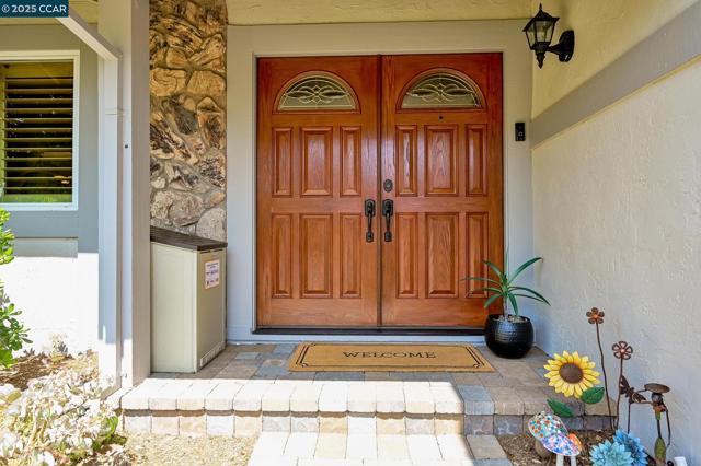 2 Kulani Ln, Pleasant Hill CA: https://media.crmls.org/mediaz/3c7453a5-0bb6-4ef9-81b4-36add91ec7b9.jpg