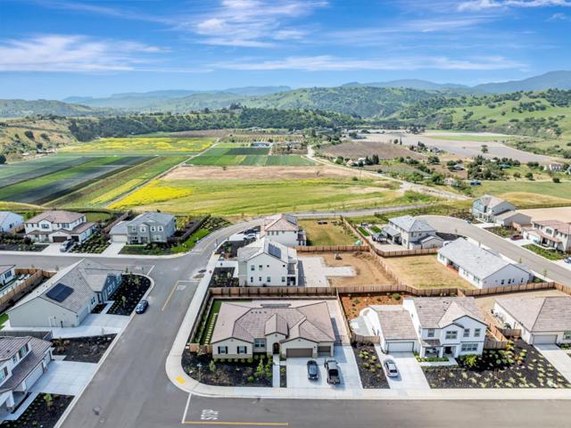 172 Vienna Way, Hollister CA: https://media.crmls.org/mediaz/3c7458d5-3be9-4821-a619-1daff0488729.jpg