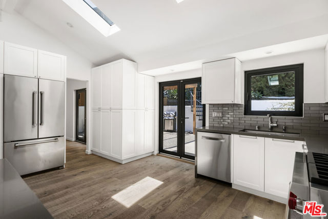 2425 Rinconia Drive, Los Angeles CA: https://media.crmls.org/mediaz/3c74e8a4-a479-4804-ac38-2487ecc9c56c.jpg