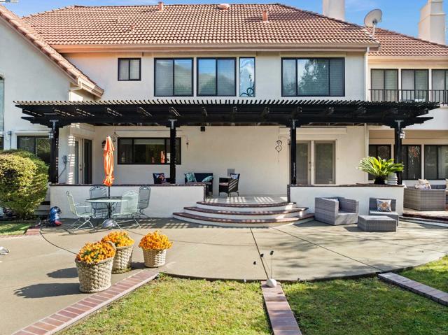 3146 Blackhawk Meadow Dr, Danville CA: https://media.crmls.org/mediaz/3c75598e-b57e-4849-8173-b99b12963dae.jpg