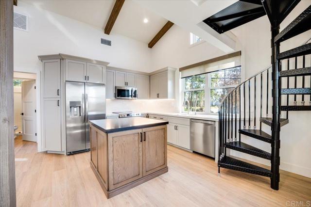 Detail Gallery Image 7 of 26 For 327 D St, Ramona,  CA 92065 - 2 Beds | 2 Baths