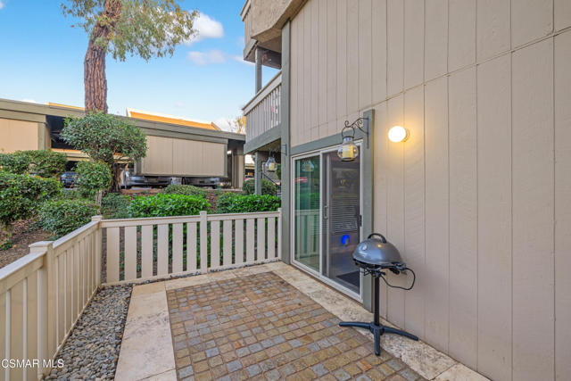 348 Chestnut Hill Court, Thousand Oaks CA: https://media.crmls.org/mediaz/3c75e3b5-8ba2-4146-ad75-f180dbc26002.jpg