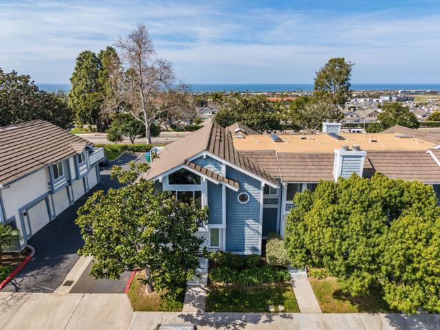 6887 Carnation Drive, Carlsbad CA: https://media.crmls.org/mediaz/3c762e28-7edb-41a9-9c82-97aac2565b85.jpg