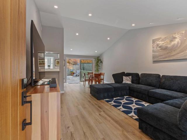 1415 LInda Mar Boulevard, Pacifica CA: https://media.crmls.org/mediaz/3c76640e-f1f3-4687-88d9-e92e5dd01ab0.jpg