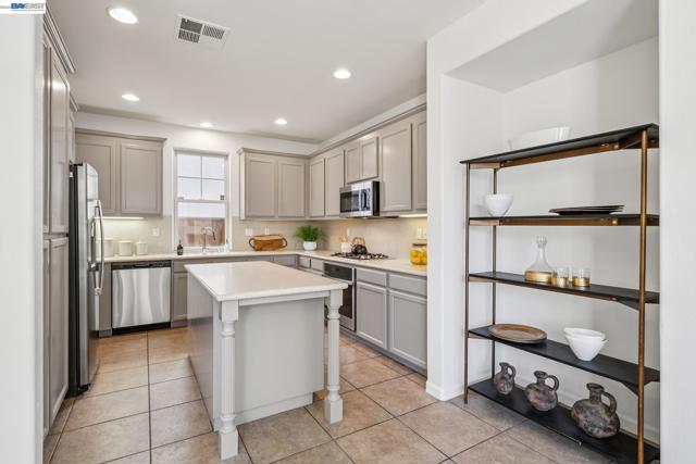 220 Hollister Avenue, Alameda CA: https://media.crmls.org/mediaz/3c76f56e-50bd-4b60-9604-2da5f56170da.jpg