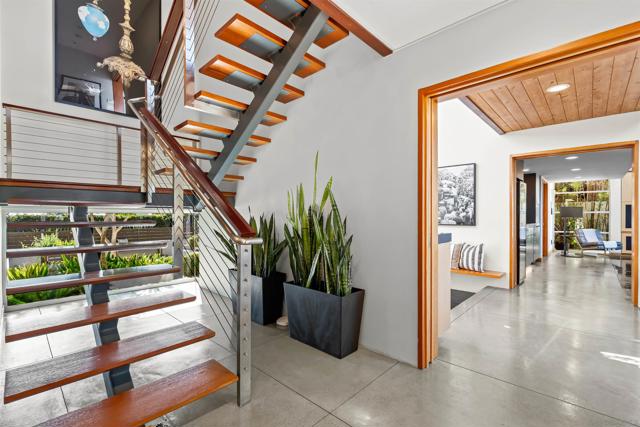 5259 Pacifica Dr, San Diego CA: https://media.crmls.org/mediaz/3c778bea-2588-4aa7-941a-3afd62257fbe.jpg