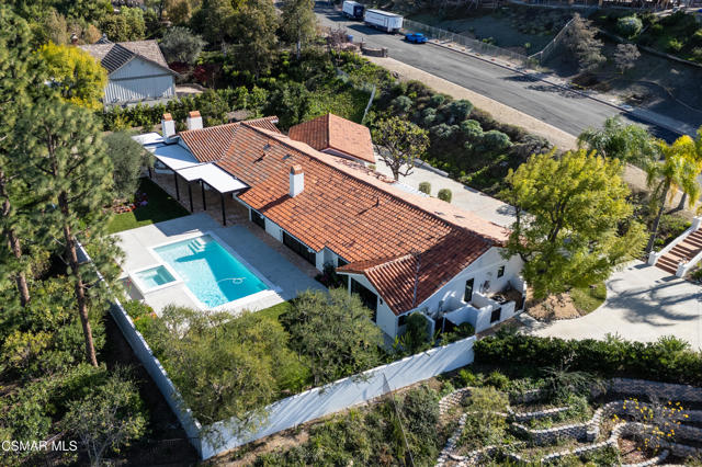 87 Pinecrest Road, Westlake Village CA: https://media.crmls.org/mediaz/3c77e76b-e74b-45f7-b519-b1a3b9204a34.jpg