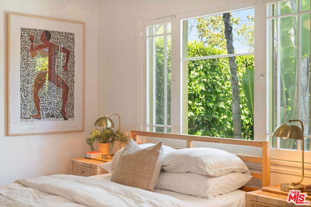 2311 Glencoe Avenue, Venice CA: https://media.crmls.org/mediaz/3c7814ac-fad1-4a69-a247-e40d272c3689.jpg