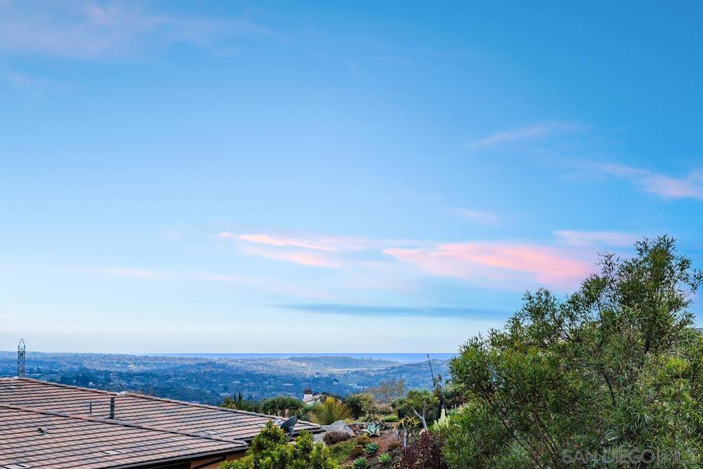 https://media.crmls.org/mediaz/3c785fb6-0534-495b-b3b5-90bb2eabc9e2.jpg?preset=X-Large