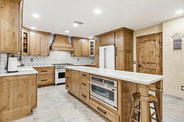 Detail Gallery Image 3 of 40 For 10118 Swanton Dr, Santee,  CA 92071 - 3 Beds | 2/1 Baths