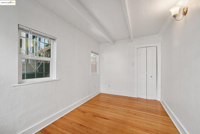 3116 Harrison St, Oakland CA: https://media.crmls.org/mediaz/3c78b42f-ab69-41cf-bad2-08513b80e2c0.jpg