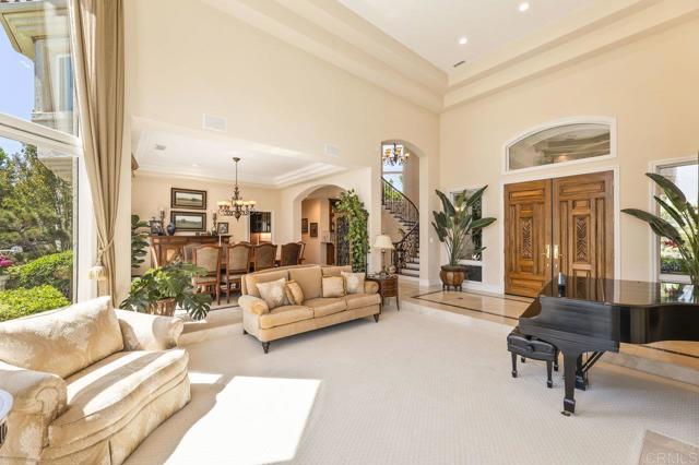 14963 Huntington Gate Drive, Poway CA: https://media.crmls.org/mediaz/3c796cf2-4159-4e03-8b04-8fa1a8dc098e.jpg