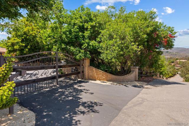 17216 & 17218 La Brisa, Rancho Santa Fe CA: https://media.crmls.org/mediaz/3c79a595-a169-4924-a92c-fdf61177f3cb.jpg