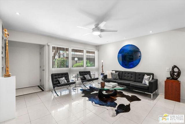 476 Bradshaw Lane, Palm Springs CA: https://media.crmls.org/mediaz/3c79ac77-0573-4dd1-9cd0-ba8868a2ad0b.jpg