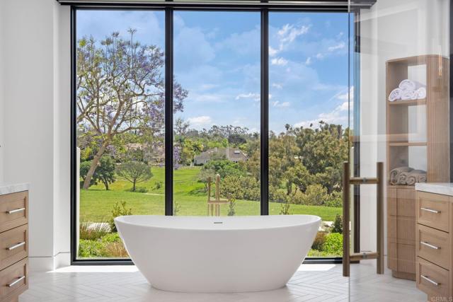 Detail Gallery Image 17 of 25 For 6497 99 Calle Del Alcazar, Rancho Santa Fe,  CA 92067 - 6 Beds | 6/2 Baths
