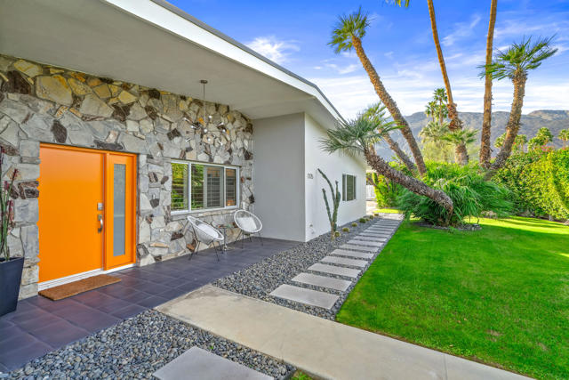 1175 E San Lucas Road, Palm Springs CA: https://media.crmls.org/mediaz/3c7a2c1a-1788-43ec-9133-03a69ad83b2c.jpg